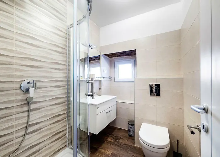 בית הארחה Palace Rialto שיבניק