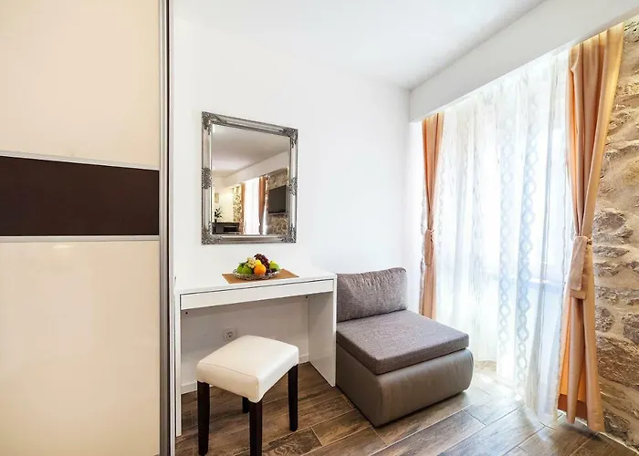 בית הארחה Palace Rialto שיבניק