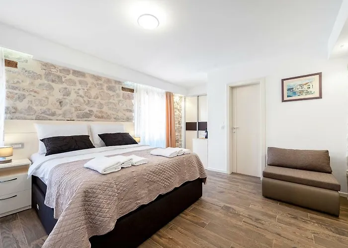 בית הארחה Palace Rialto שיבניק