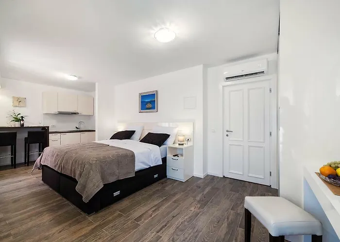 Palace Rialto בית הארחה